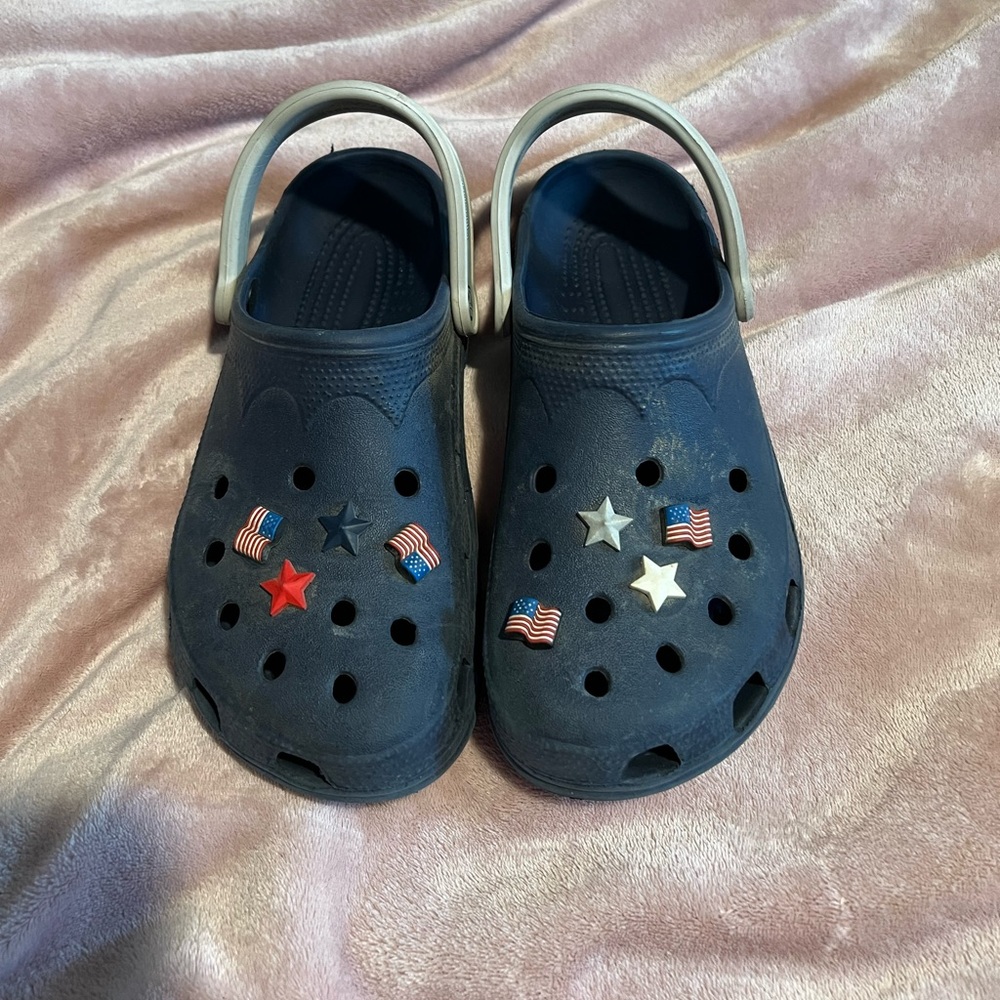 Navy crocs, cubs, with decorative stars, flags